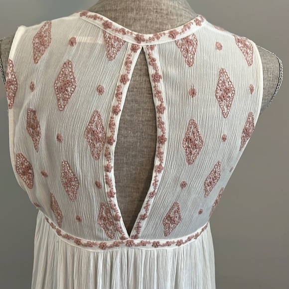 Free People size xs sleeveless flowy blouse.  Embroidery o top and hem.  Keyhole - Picture 3 of 5